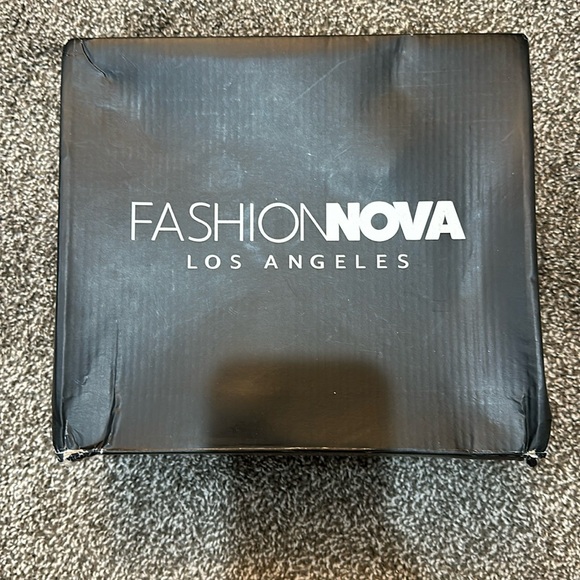 Go with everything heels - Picture 4 of 9